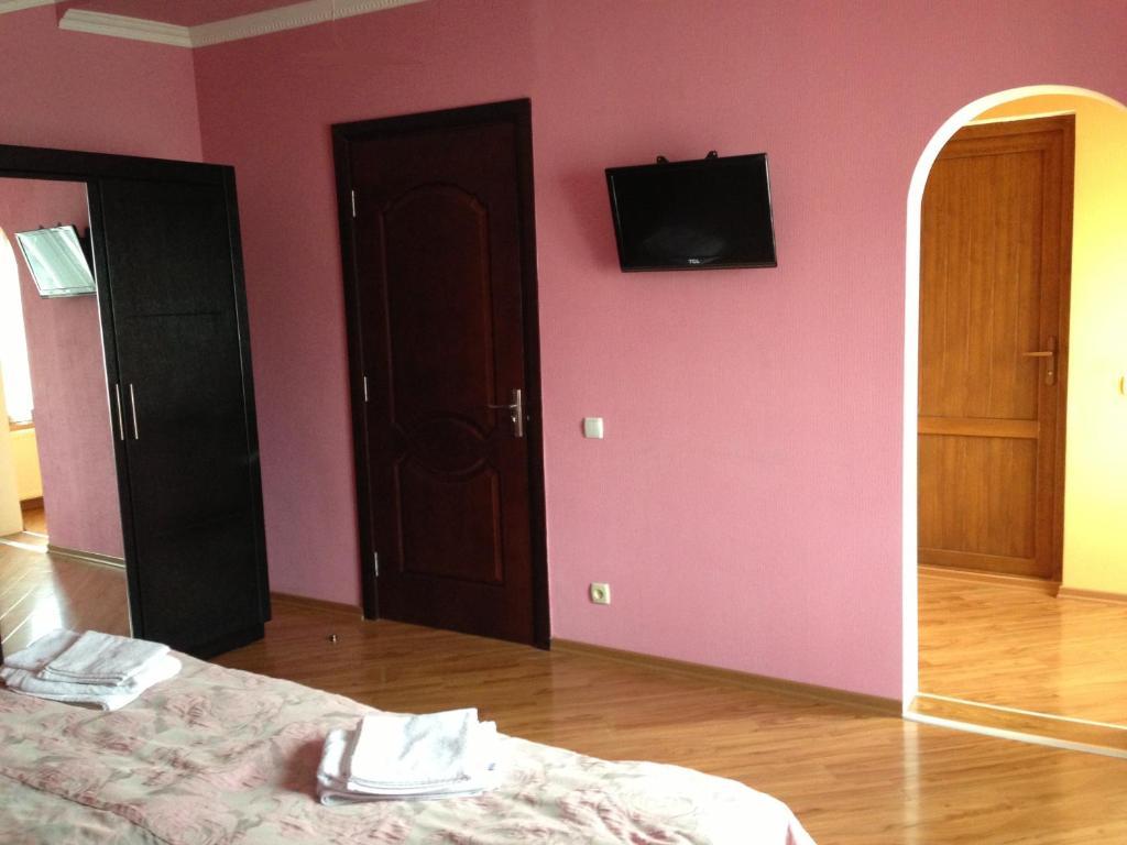 Hotel Isaka Tbilisi Rum bild
