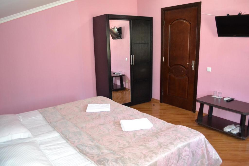 Hotel Isaka Tbilisi Rum bild