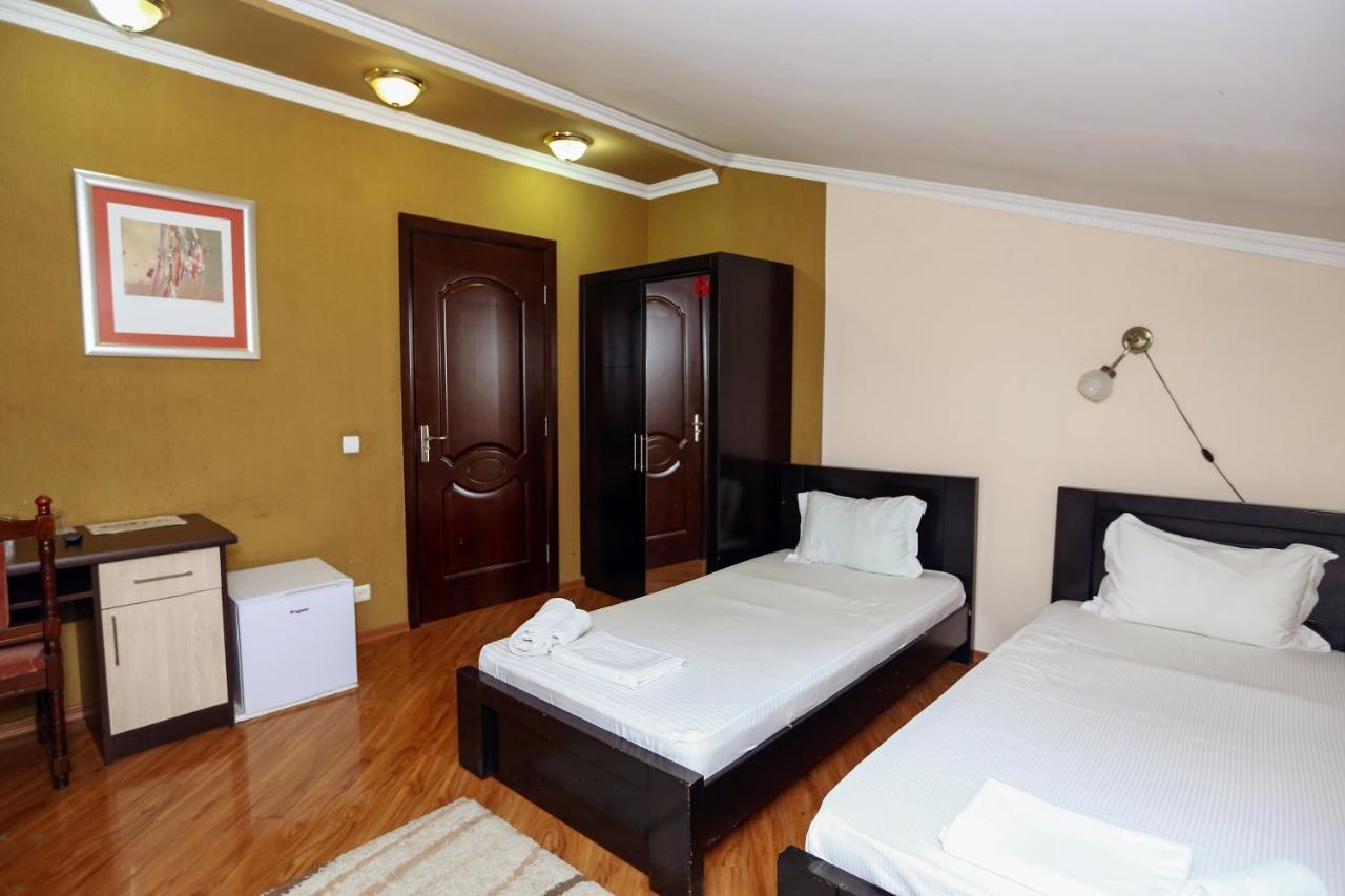 Hotel Isaka Tbilisi Exteriör bild