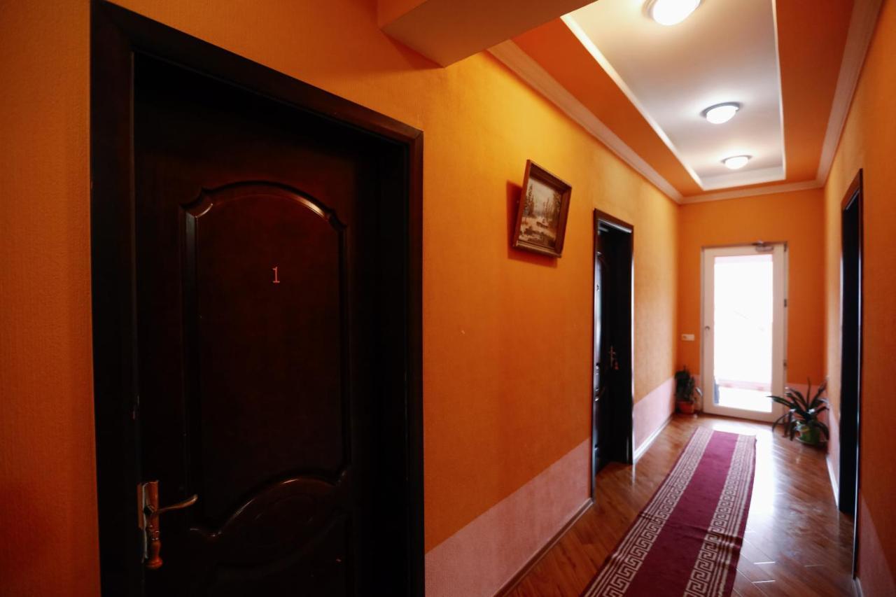 Hotel Isaka Tbilisi Exteriör bild