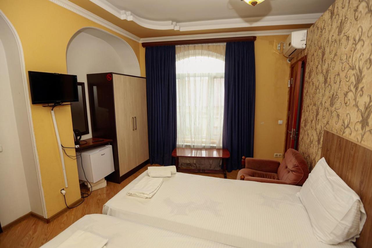 Hotel Isaka Tbilisi Exteriör bild