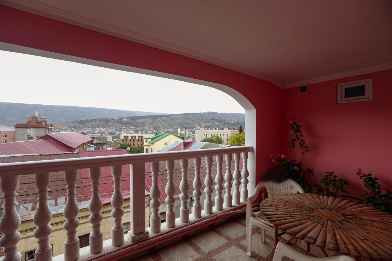 Hotel Isaka Tbilisi Exteriör bild